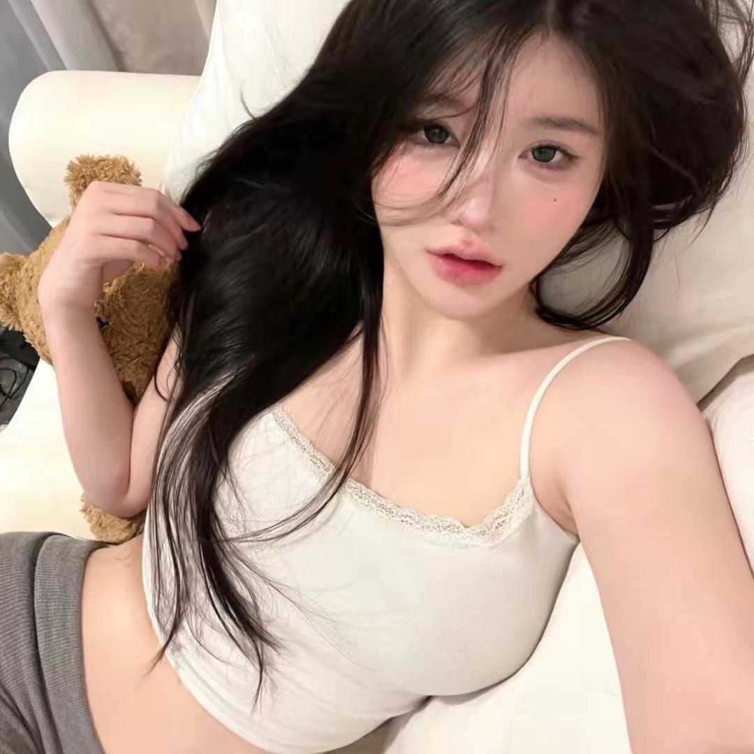 八月