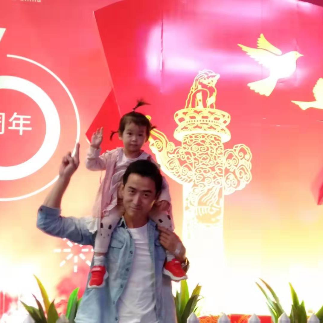 卖钢材的小男孩