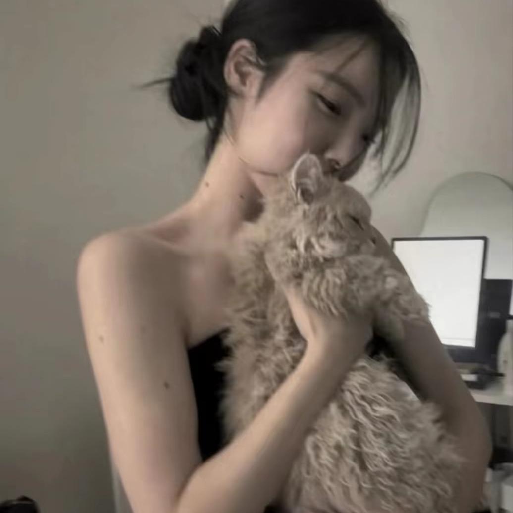 他眼尾有颗痣