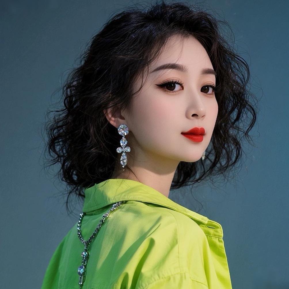 樱桃小嘴大眼妹