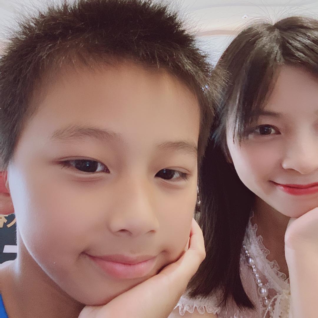 爱笑的小小莉