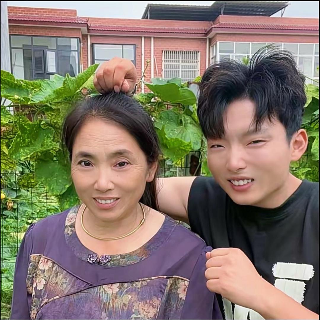 红姐和儿子的日常