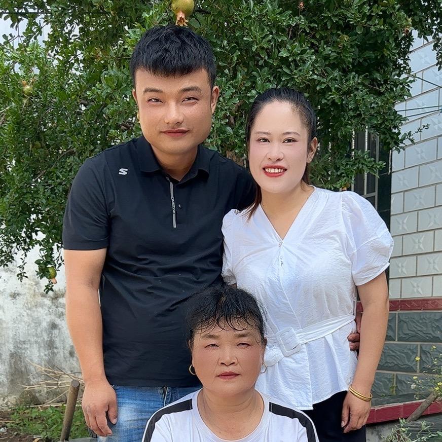 秋秋一家人