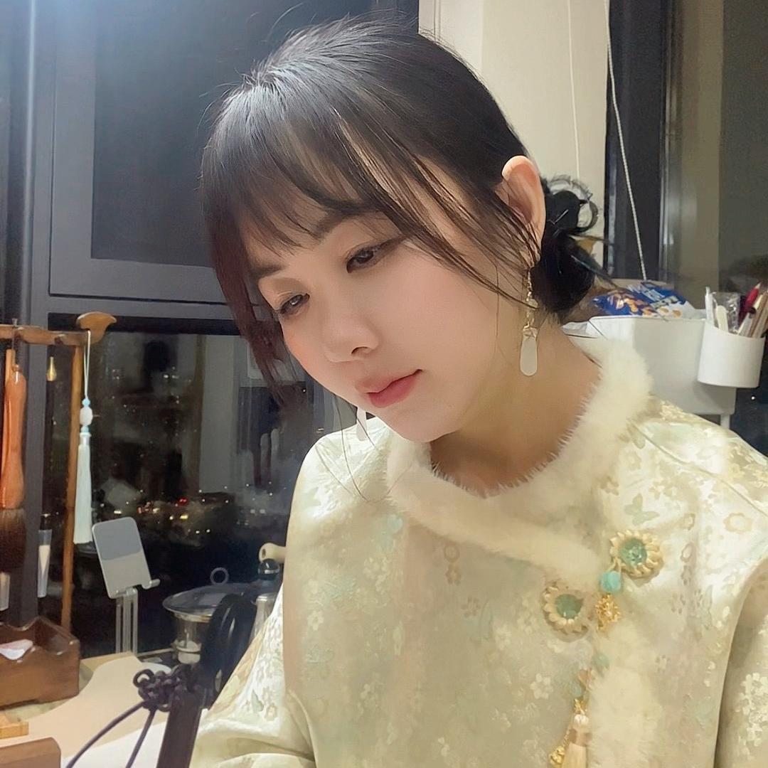 小月爱喝茶