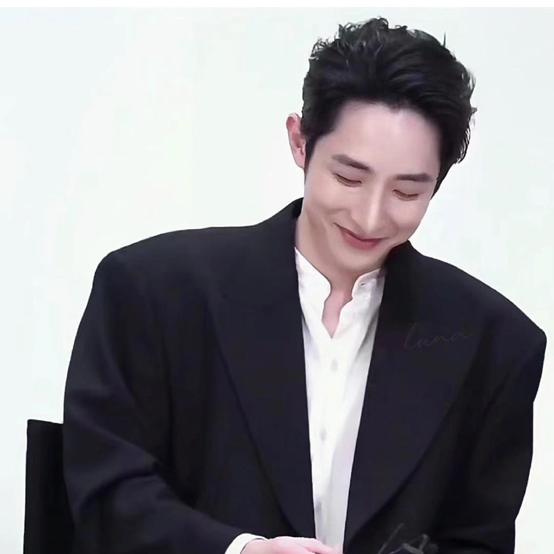 J。
