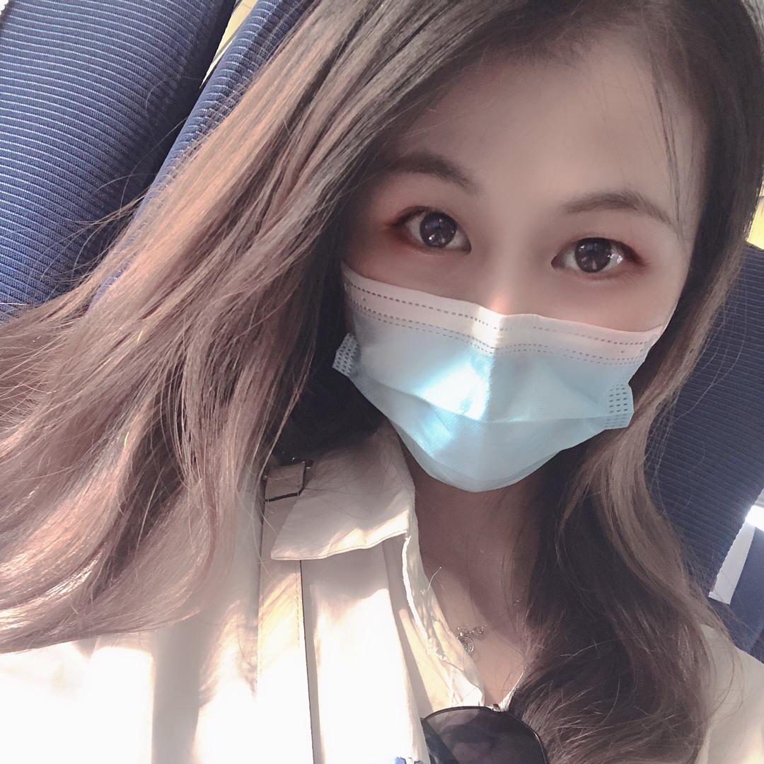 爱笑的小姐姐