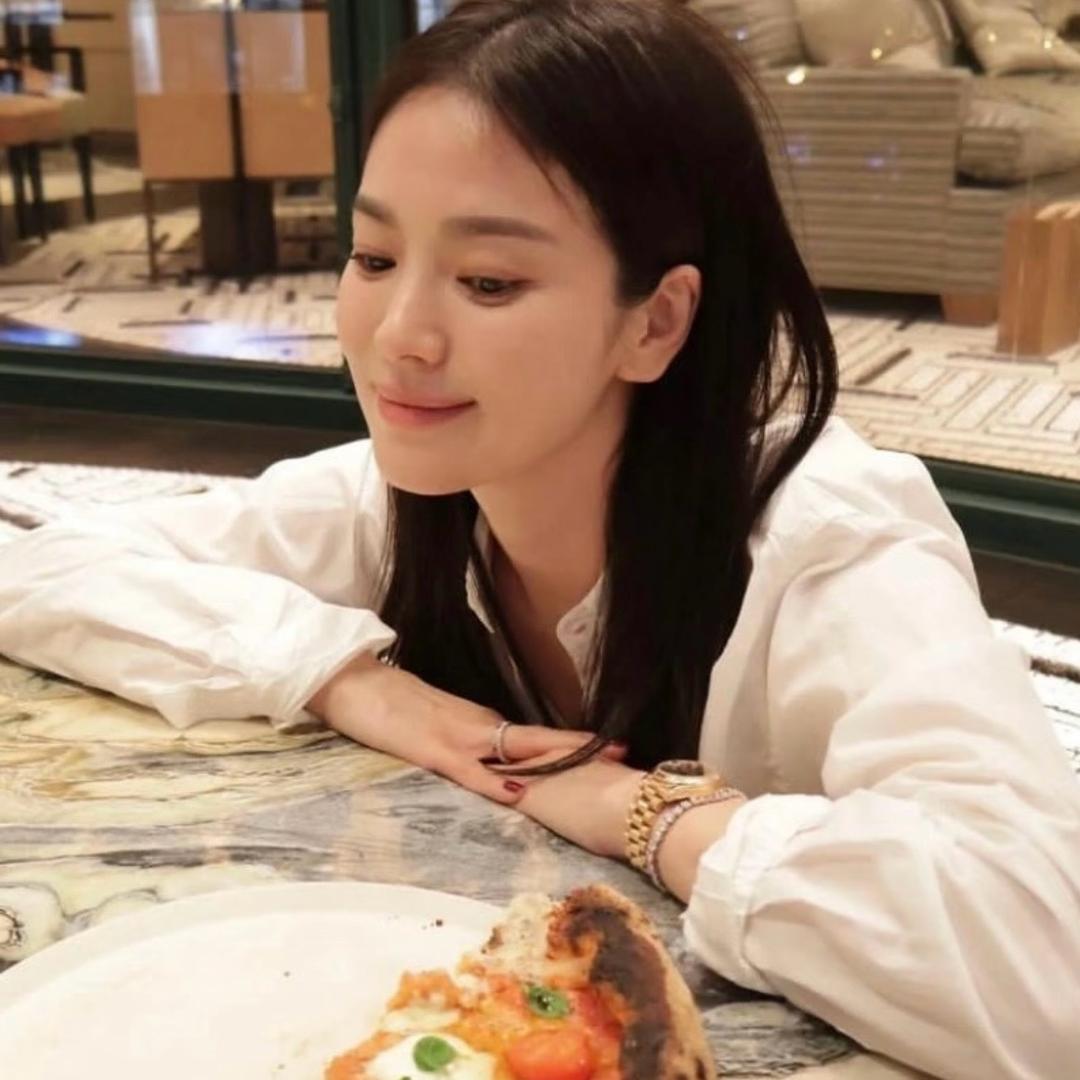 左左/