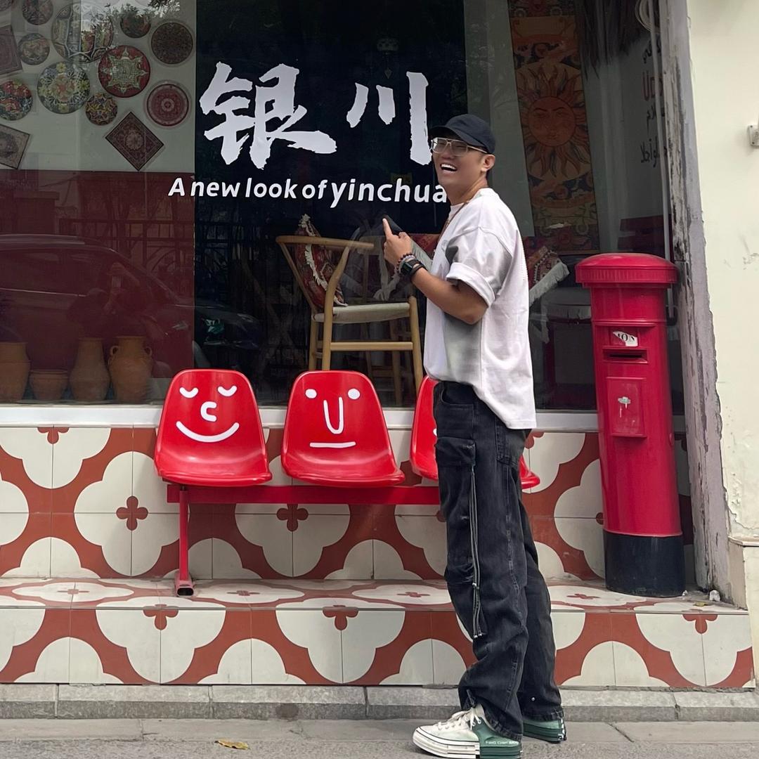 戴头盔的呜呜