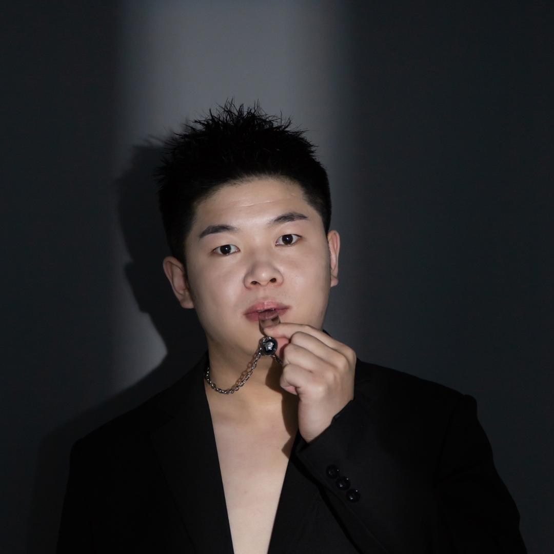 妃格亚裔挑染光线染巴黎画染生活色 盖白发