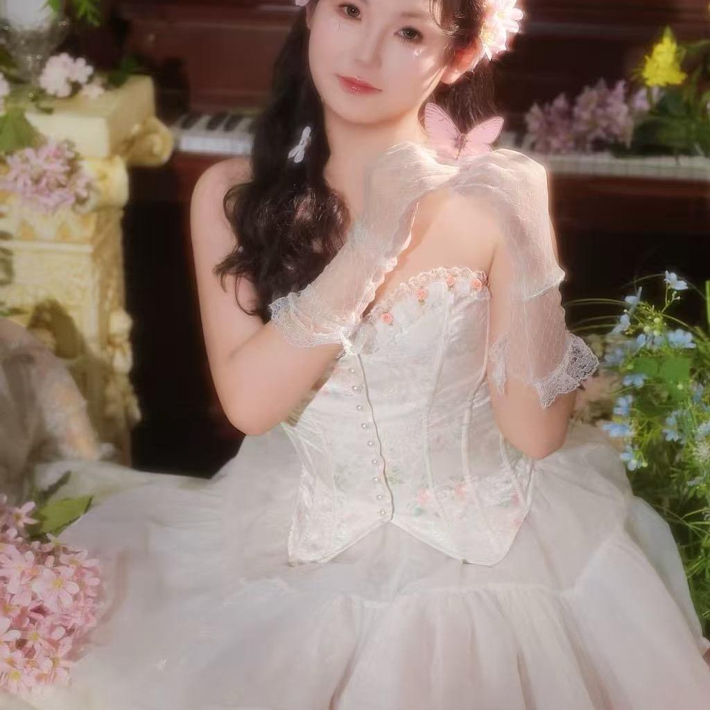 梦里啥都有，自己唱歌跳舞玩的开心就好，