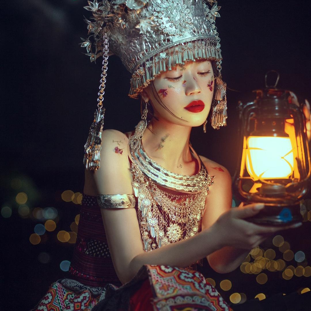 五月摄影苗服写真馆（看主页简介）