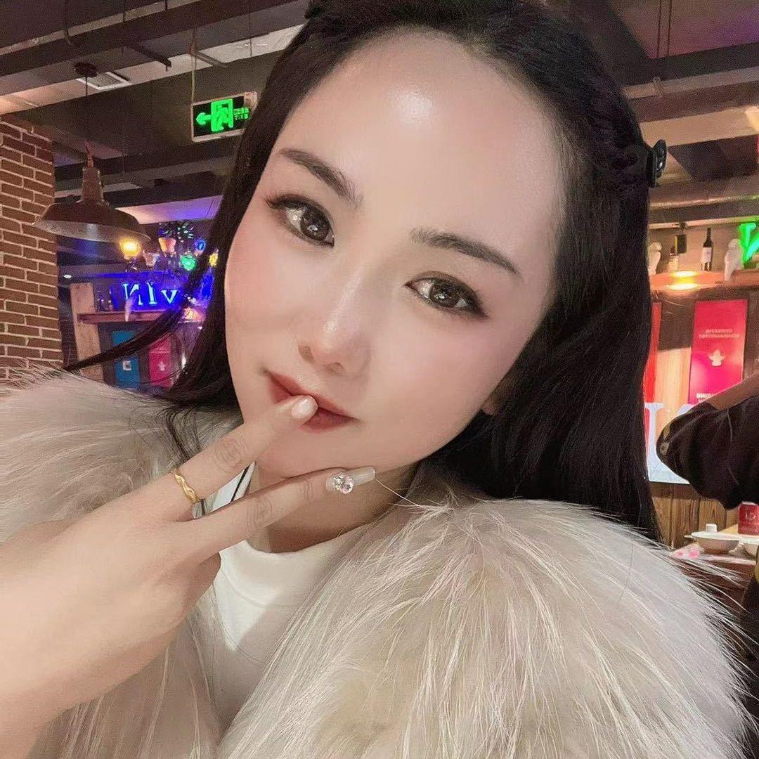 卖奶粉的小姐姐。女装👚