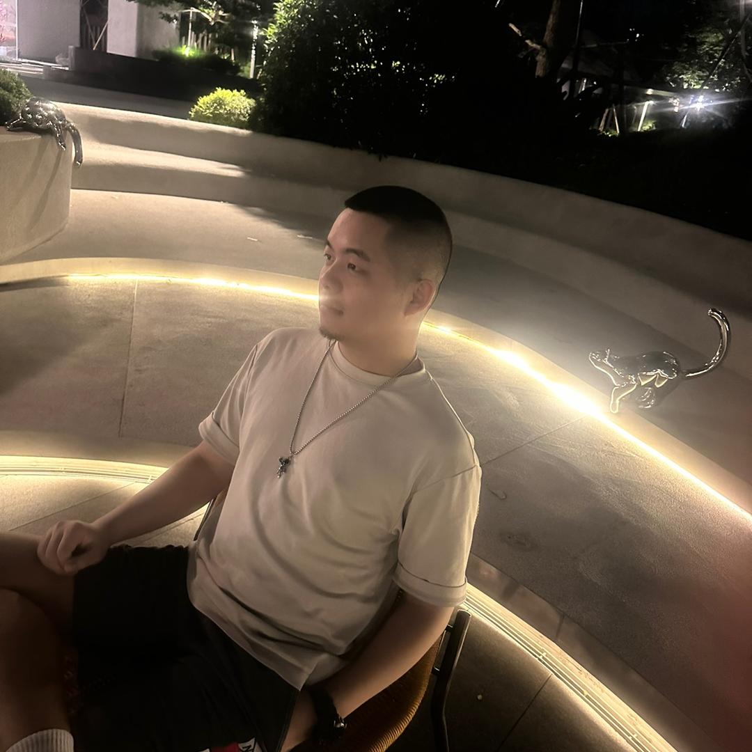 寸头小灰