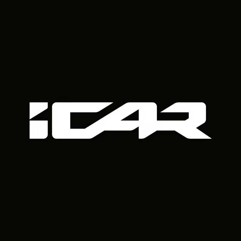 iCAR汽车四处观察