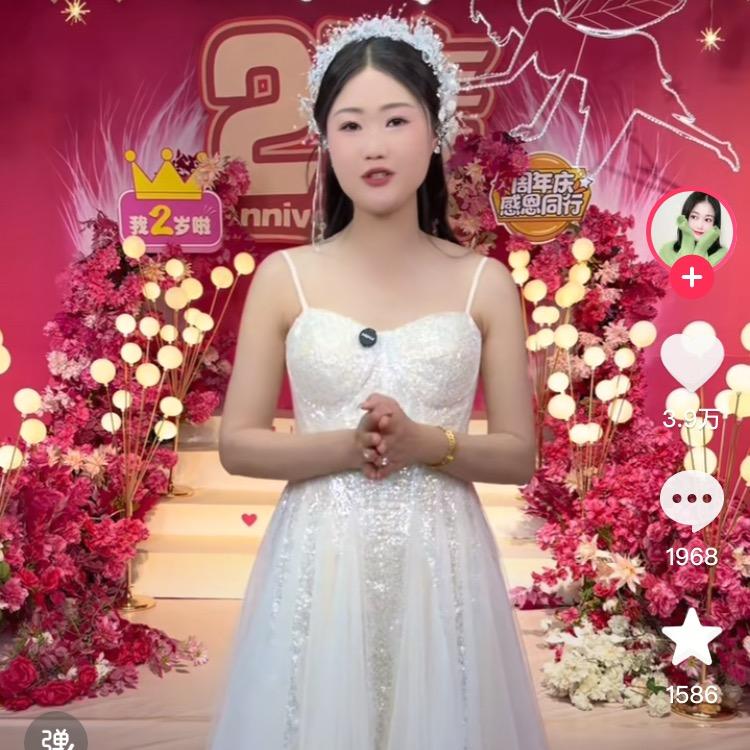 娜娜公司两周年庆典