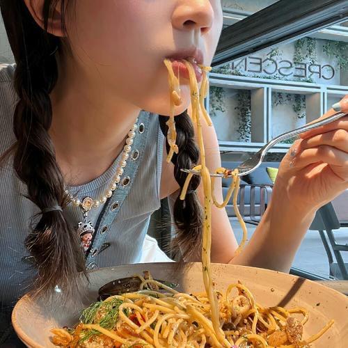 橘子汽水味女孩