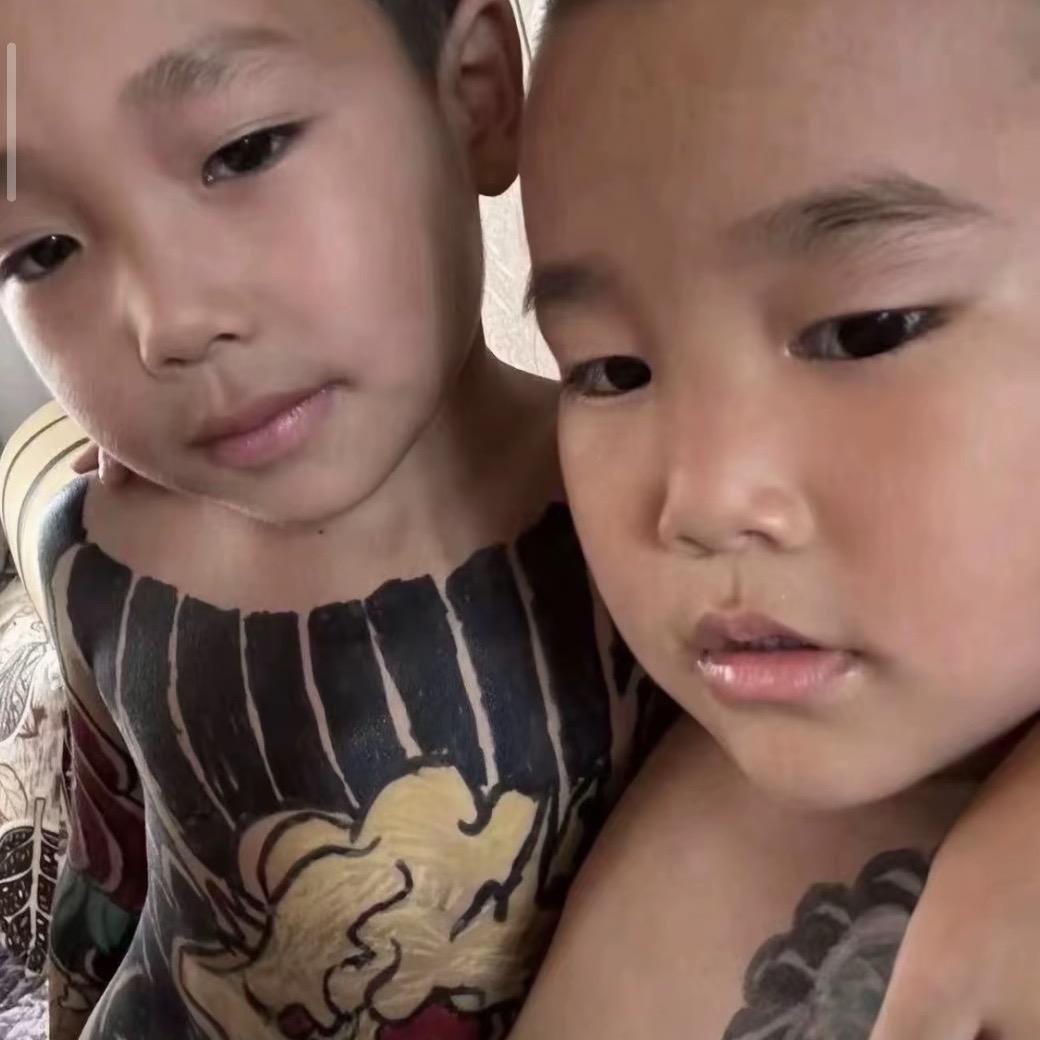 ——紧到长不帅。