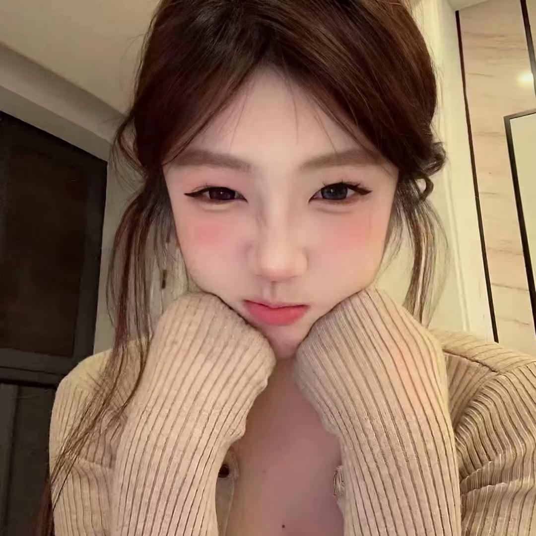 好想早睡的美女