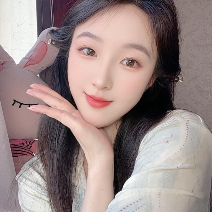 妮妮爱化妆