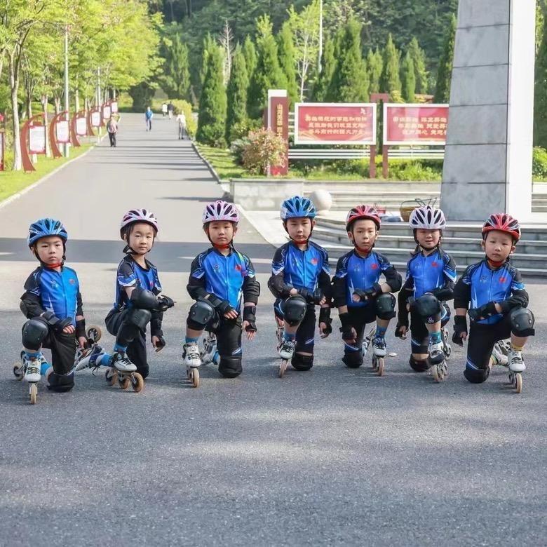 在益阳教轮滑的KK