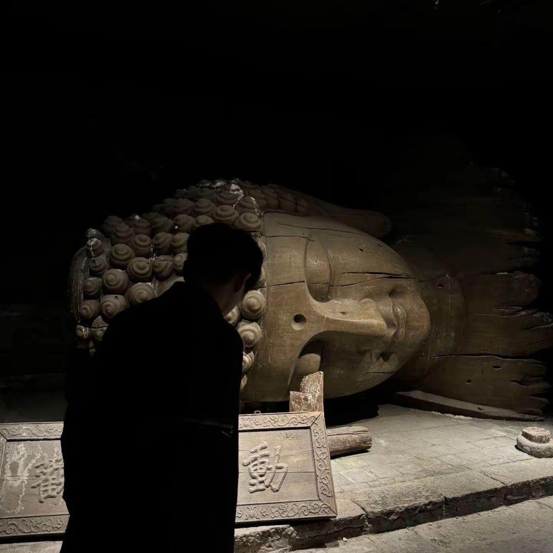 岳子皓.