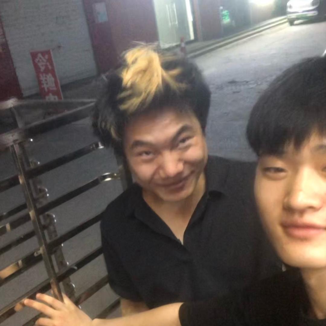 冤种兄弟（花小小新疆炒米粉定兴店）