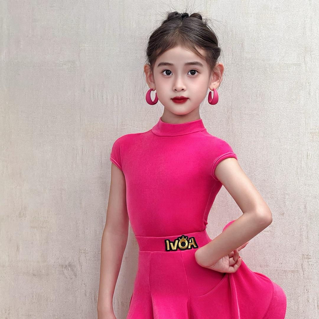 IVOA爱沃国标舞服吴同学「招代言」