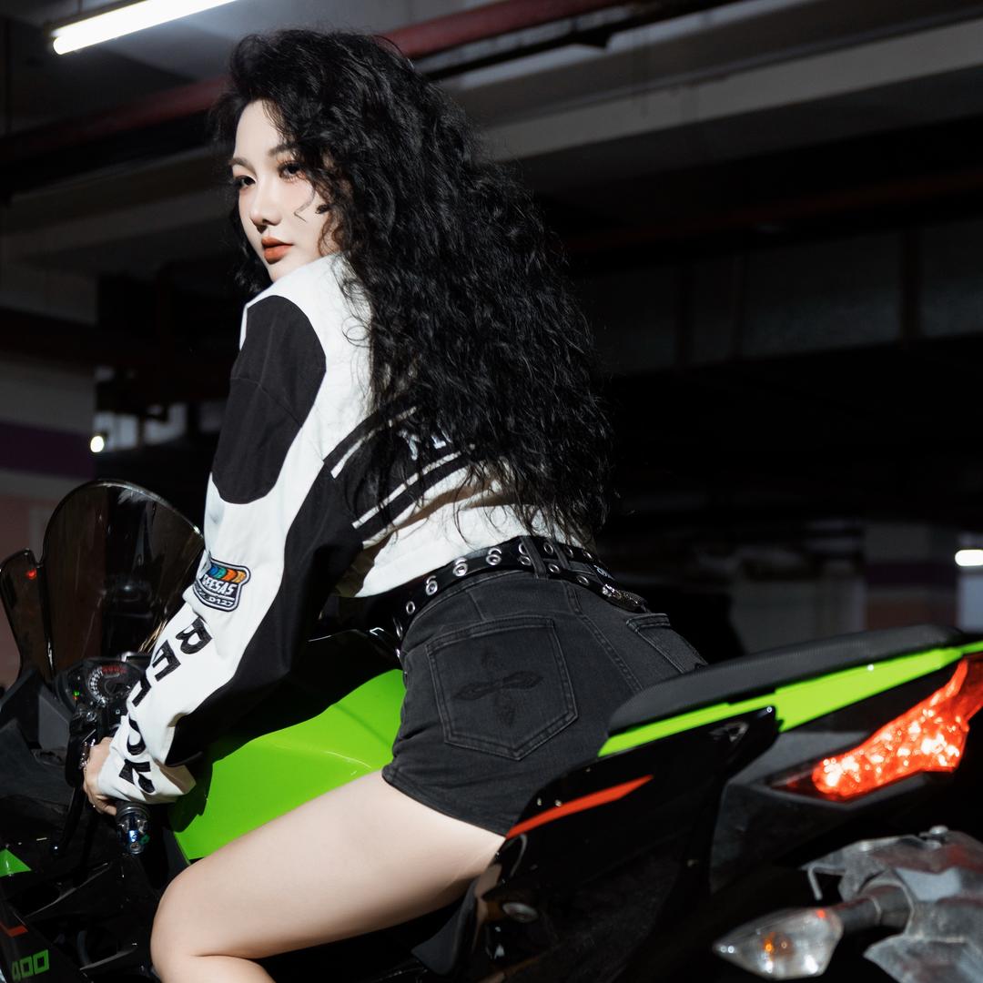 @余小姐