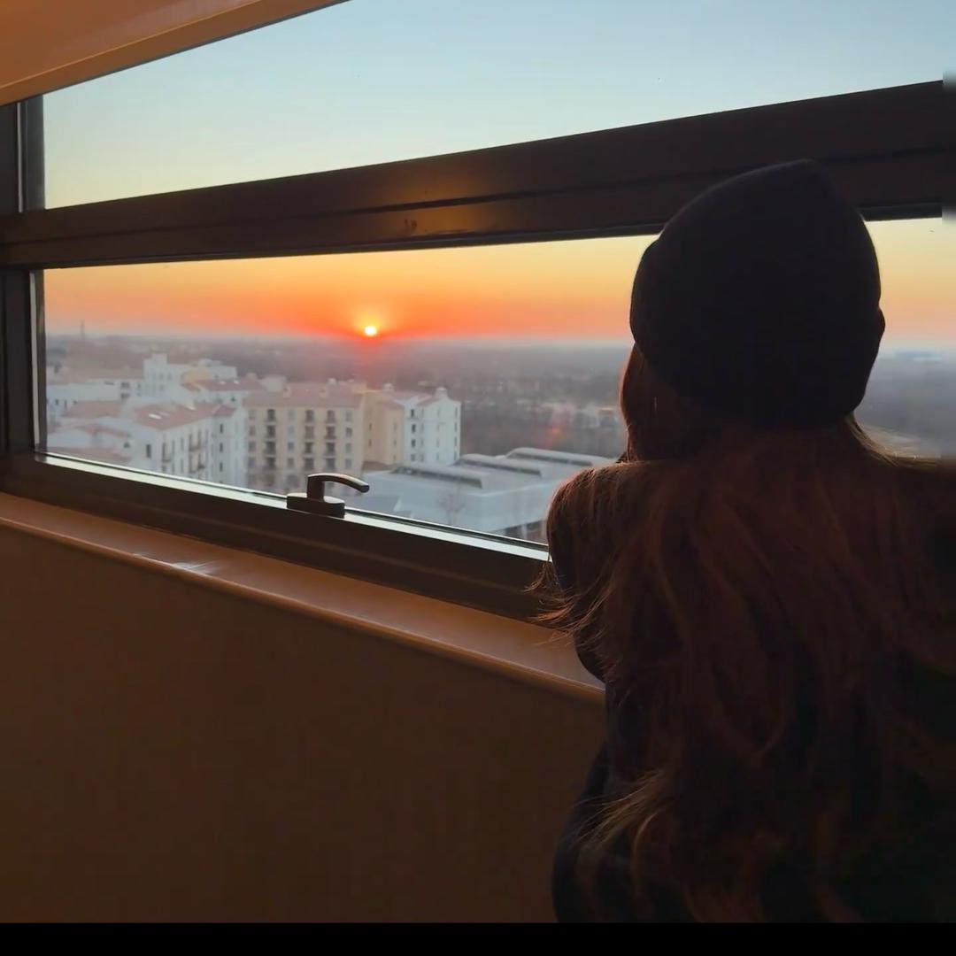 钱的进兜申女士