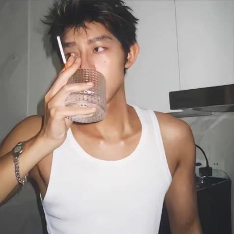 刘书豪.