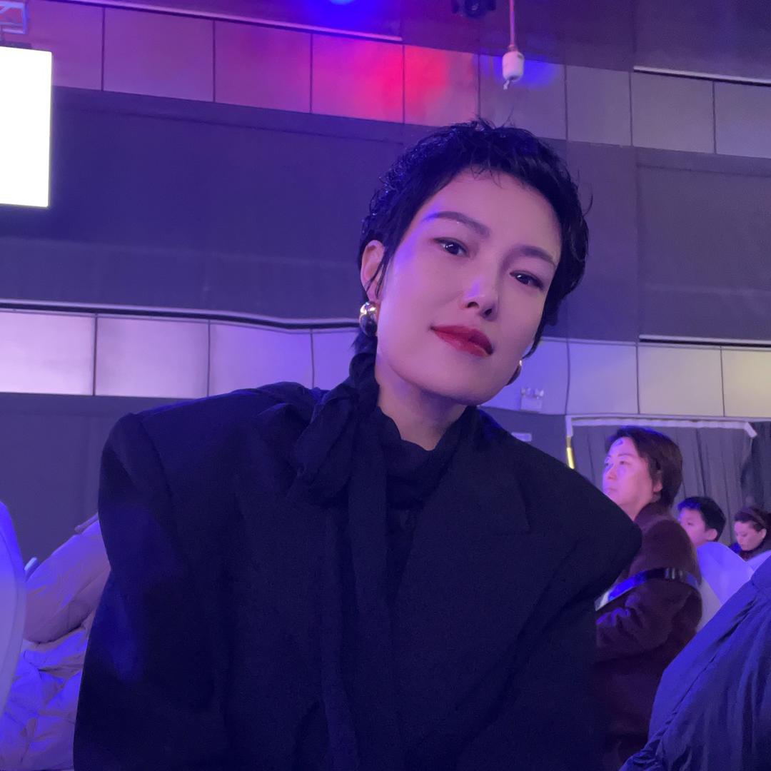 武汉市硚口区依莎贝尔服饰商行