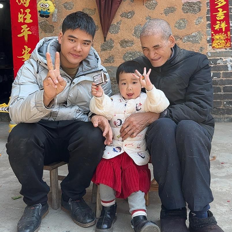 小辉（一家人）