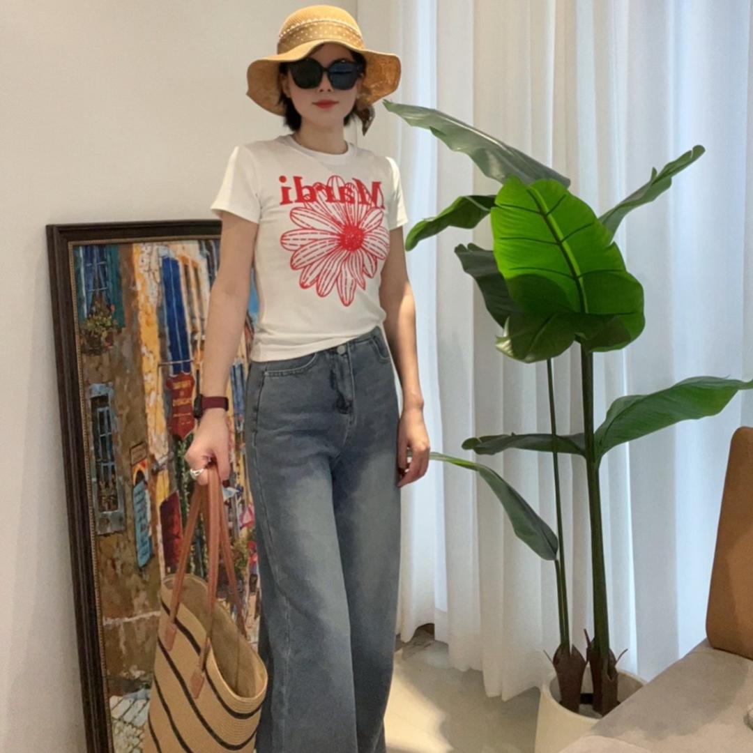 仓库里的老板娘