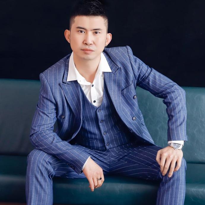龙少🎙️敬自己一杯酒