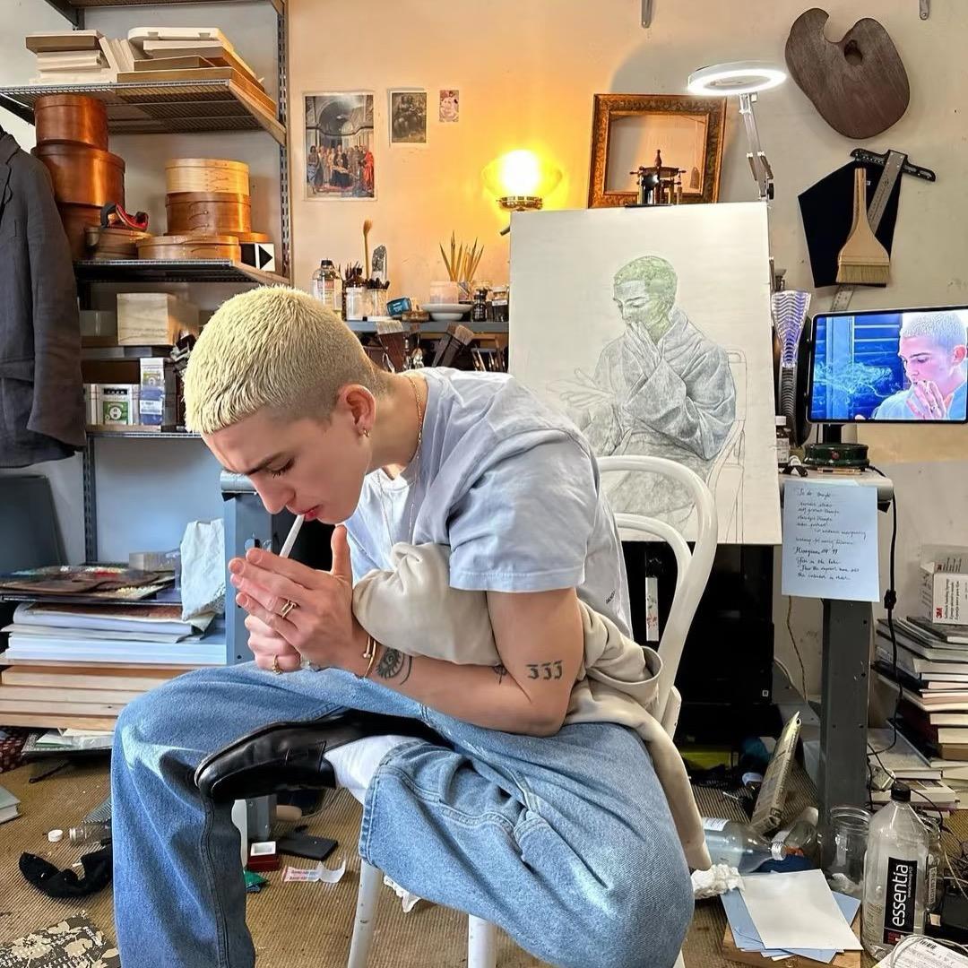 你女朋友借我亲一下