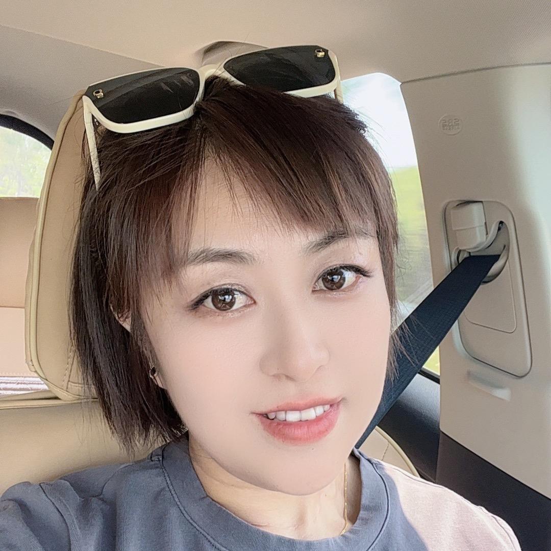 小爽.