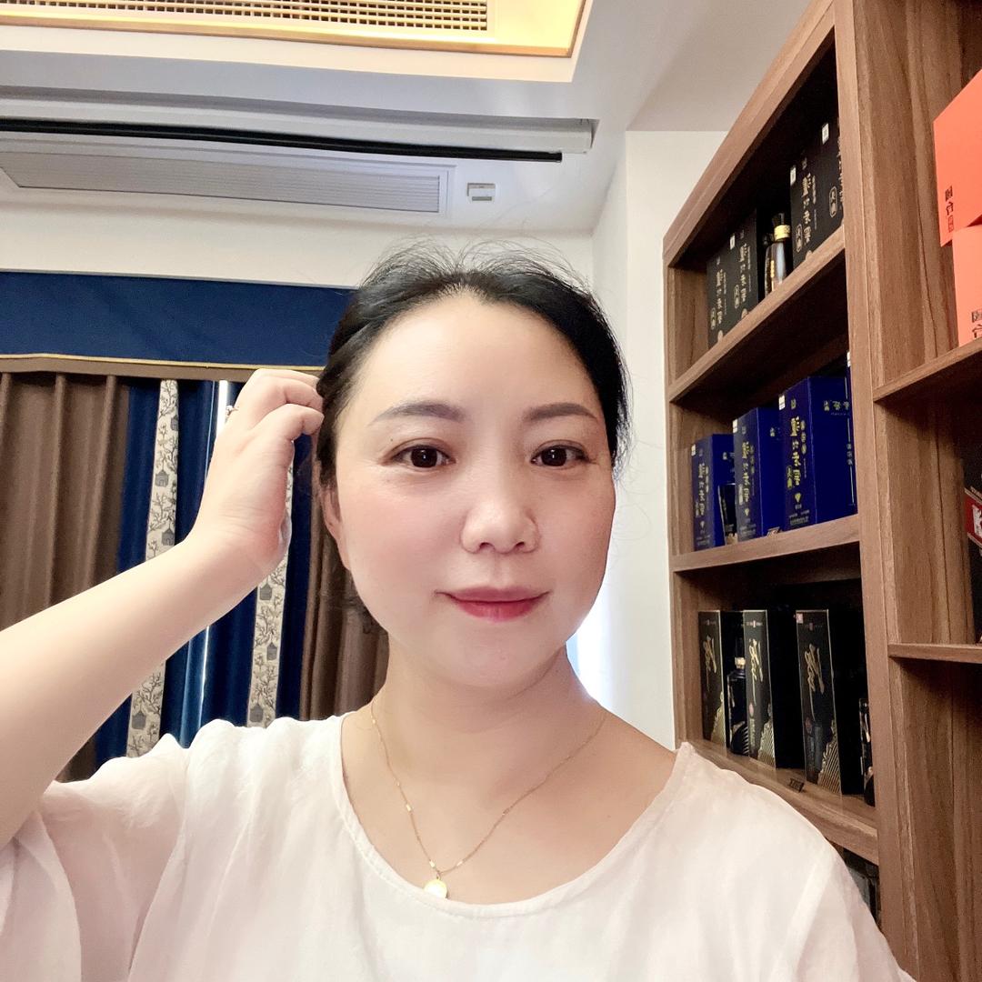 卓兴何姐