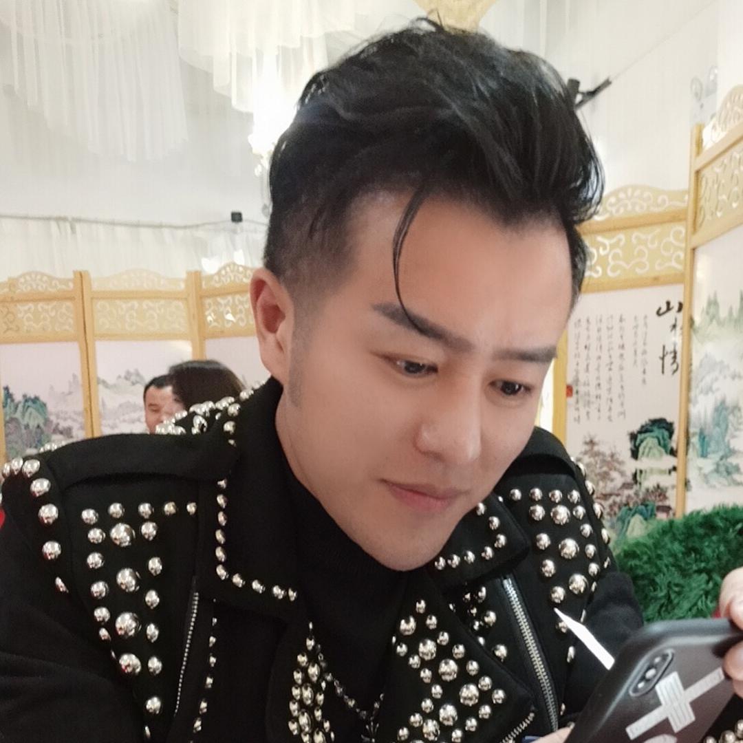 主持歌手🎤黄之涛