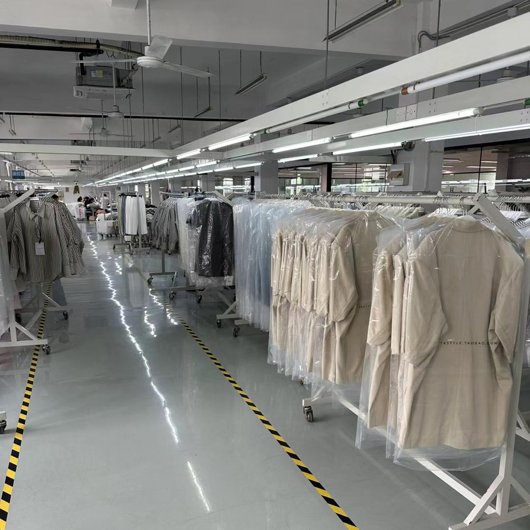 荣润服装工厂店