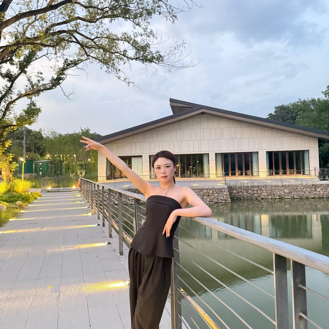 Ada小姐姐