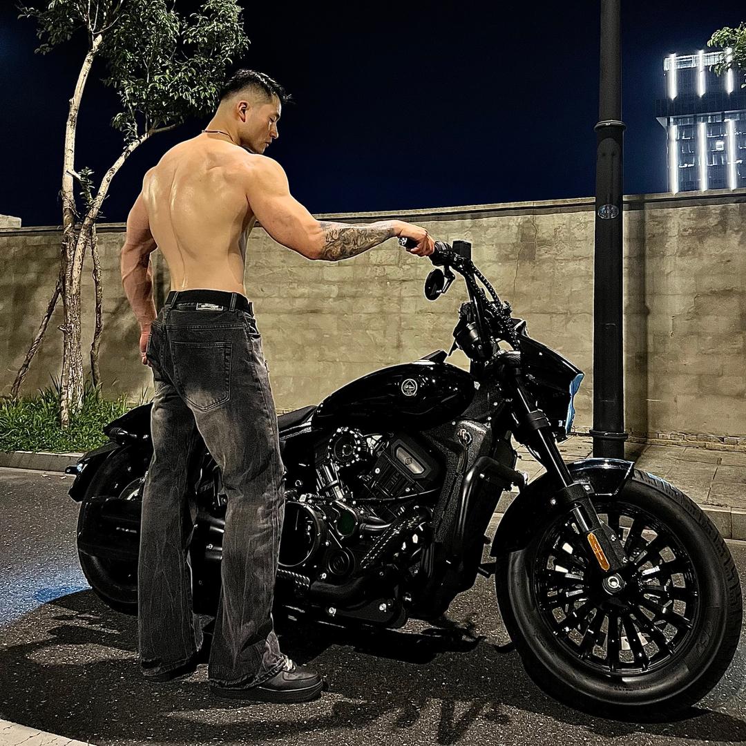 騎巡航🏍️的肌哥、