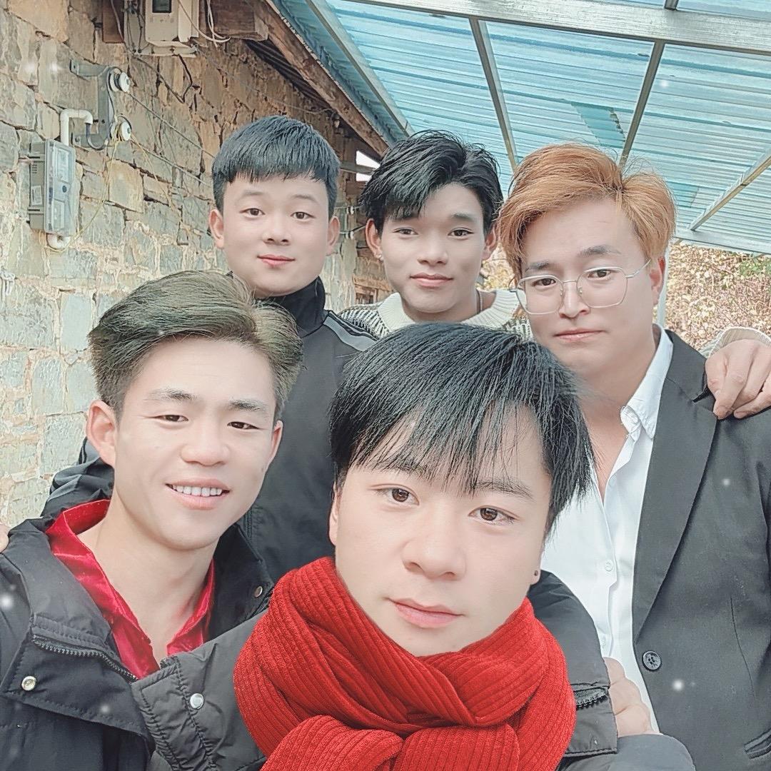 六个大斑鸠（团播号）