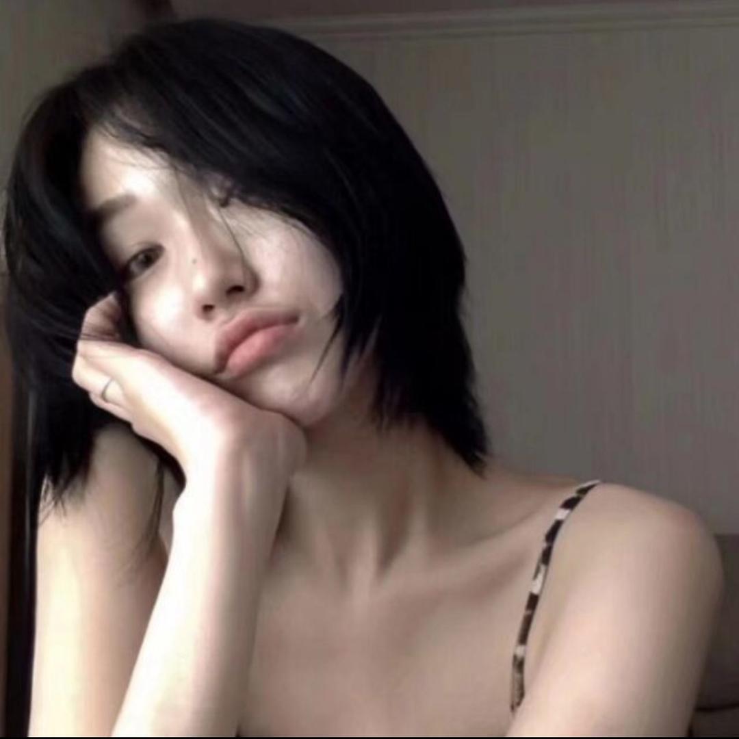 是玟不是文。