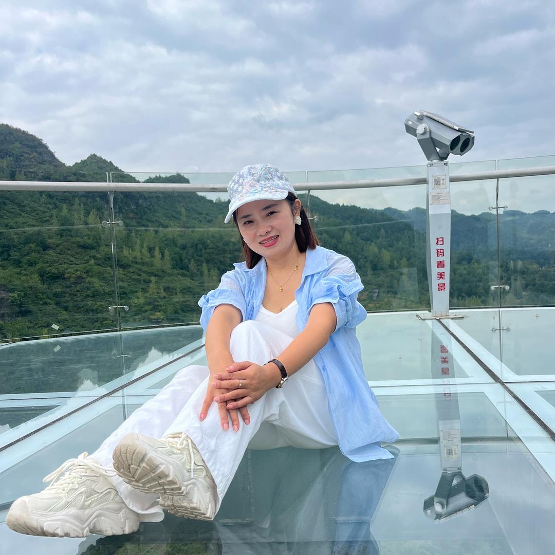 蜜蜂麻麻--诺万娜素颜肌