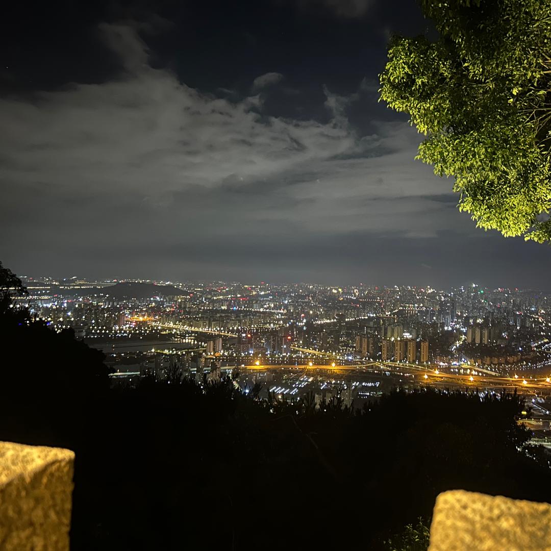 迈易登百货商行