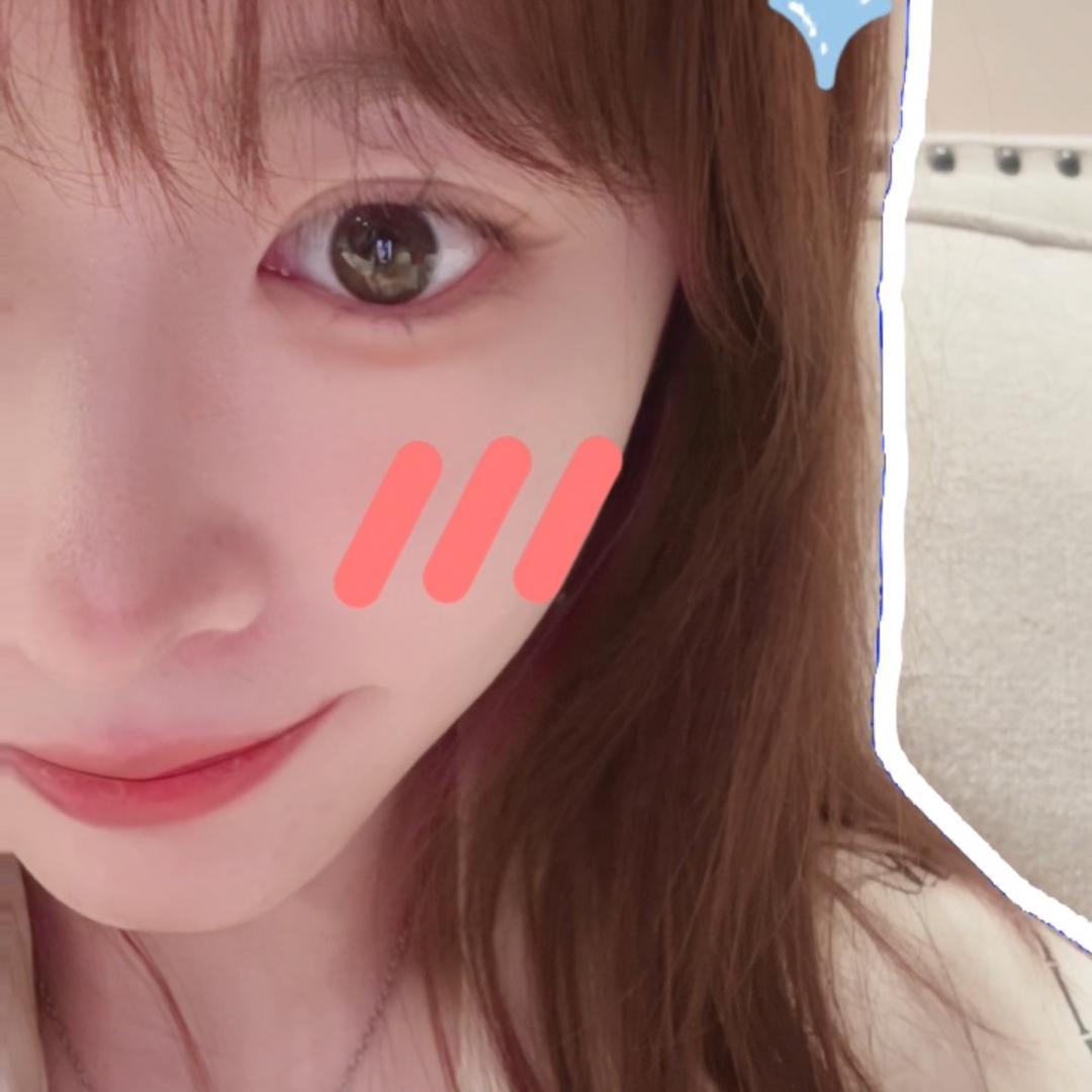 一颗酷酷的大草莓✨