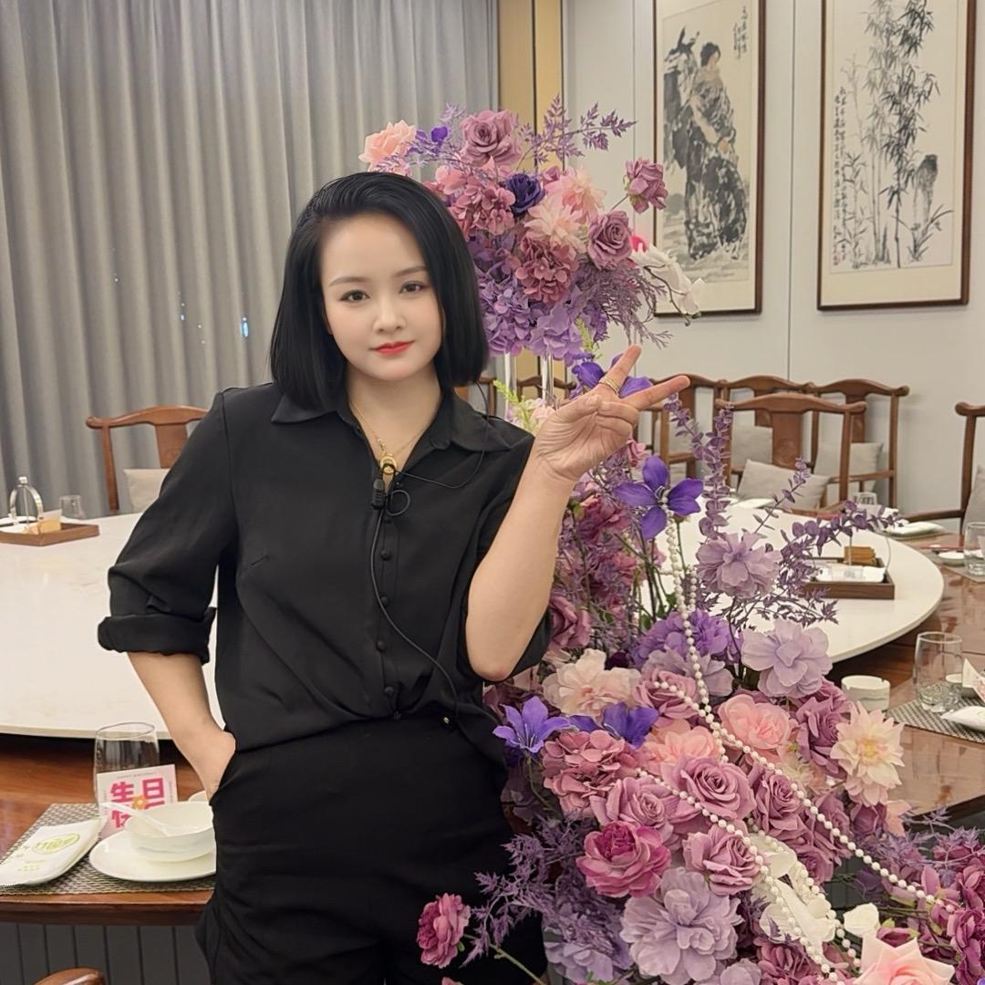 竹园里海鲜酒楼店长小陈