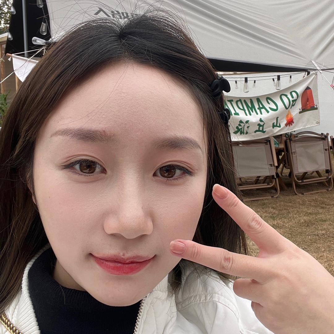 杨倩.