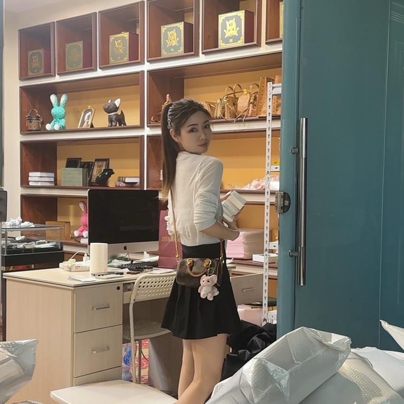 佳雯箱包集合店