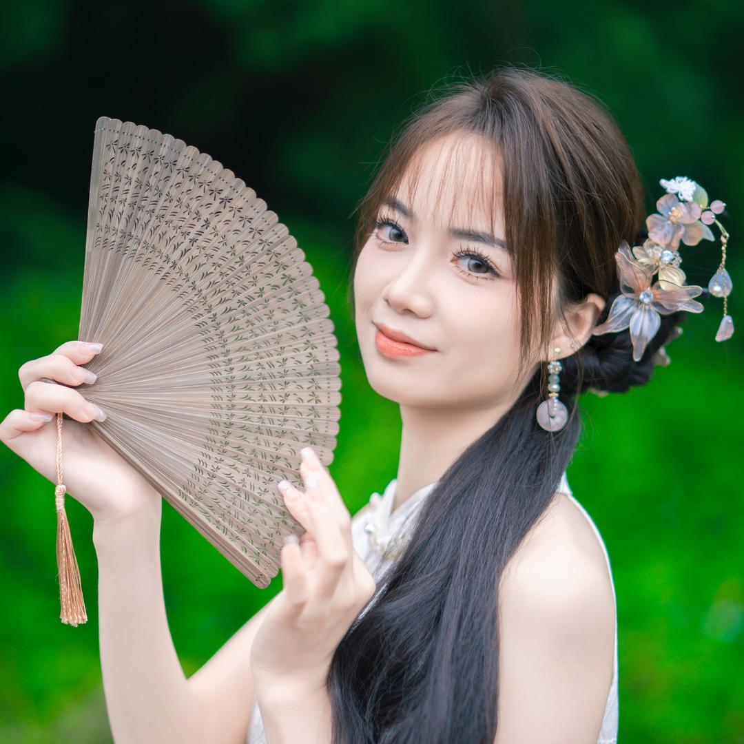 🌈 群群呀·小甄传媒